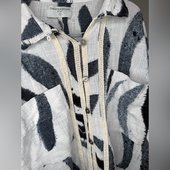 OneTeaspoon Runaway Muslin Longline Shirt Black White Patterned Button-Up Shirt - Picture 7 of 8